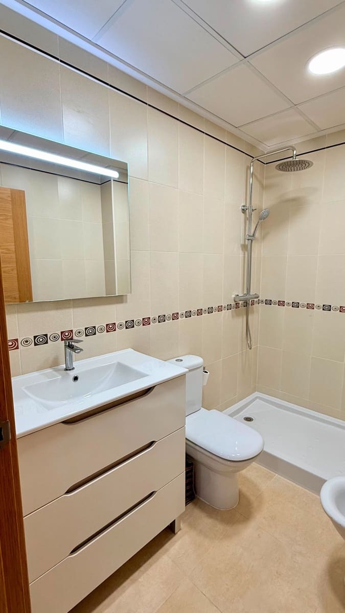 2 slaapkamer Flat te huur in Albox - € 650 (Ref: 10015099)