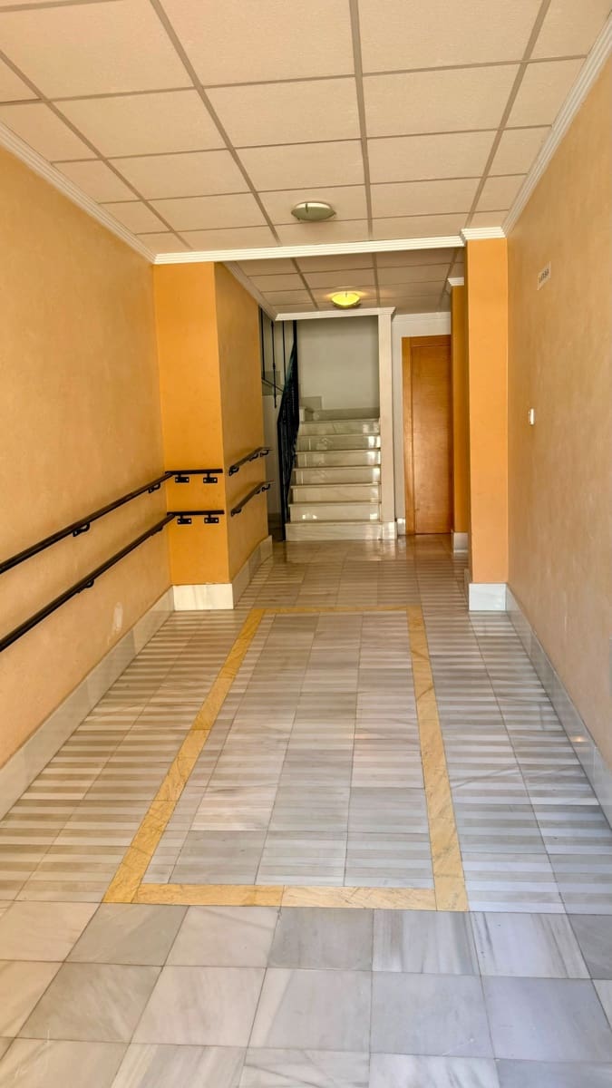 2 slaapkamer Flat te huur in Albox - € 650 (Ref: 10015099)