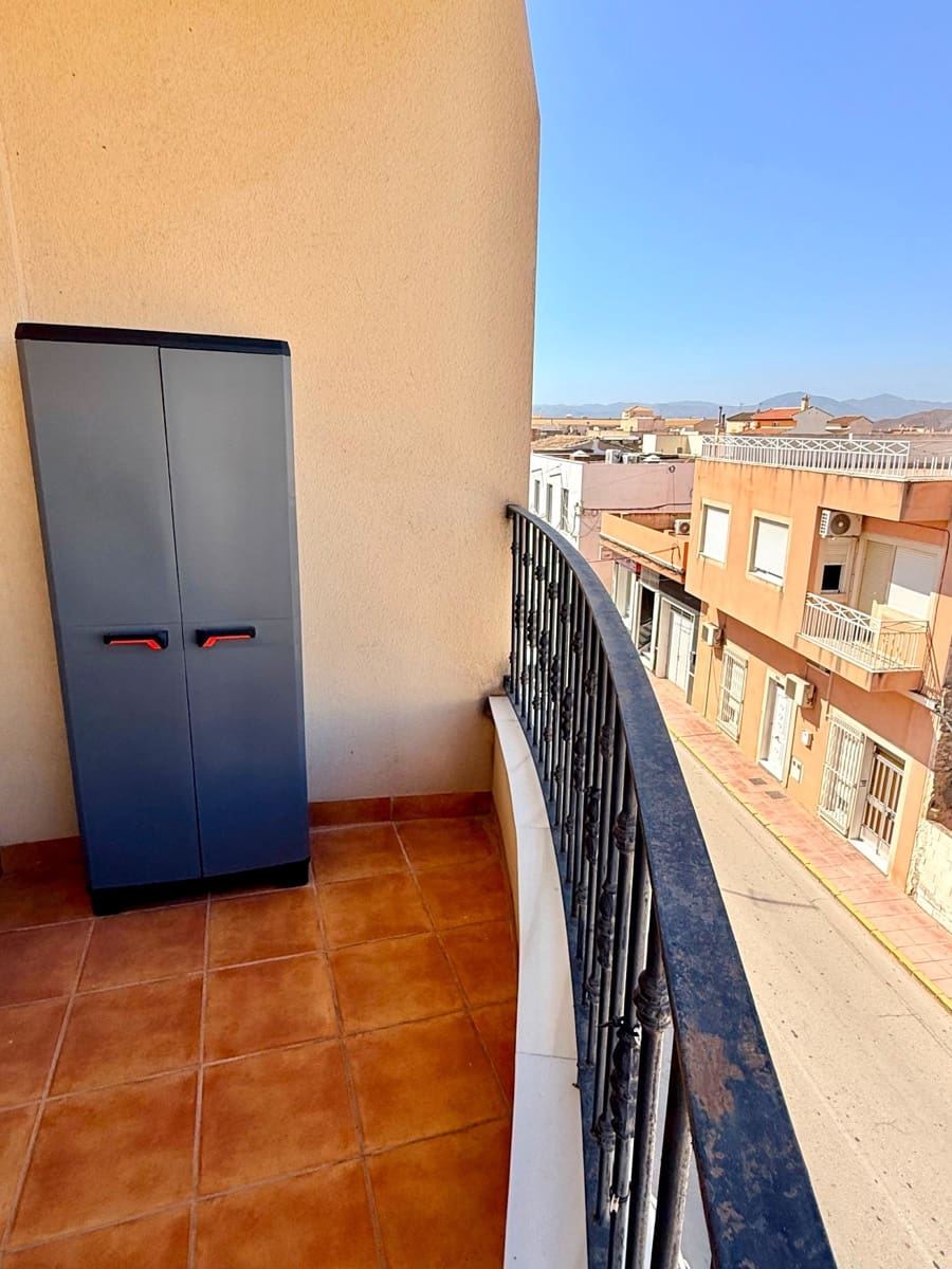 2 slaapkamer Flat te huur in Albox - € 650 (Ref: 10015099)