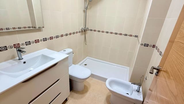 2 slaapkamer Flat te huur in Albox - € 650 (Ref: 10015099)