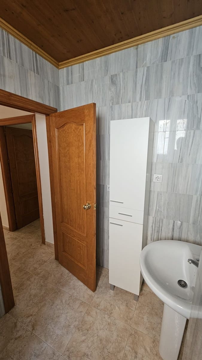 Piso de 3 habitaciones en Fines en alquiler - 550 € (Ref: 10048825)