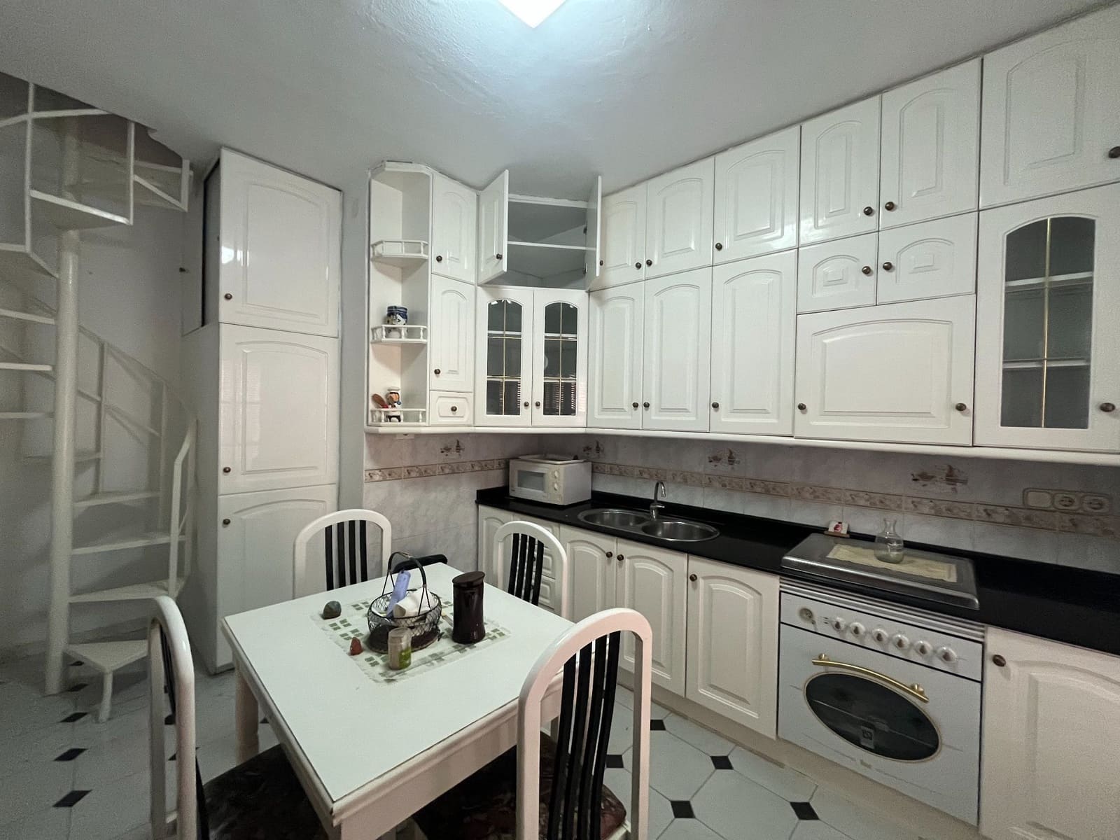 4 slaapkamer Flat te koop in Albox - € 75.000 (Ref: 10075376)