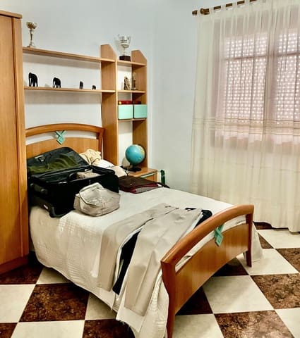 4 slaapkamer Flat te huur in Albox - € 700 (Ref: 10108953)