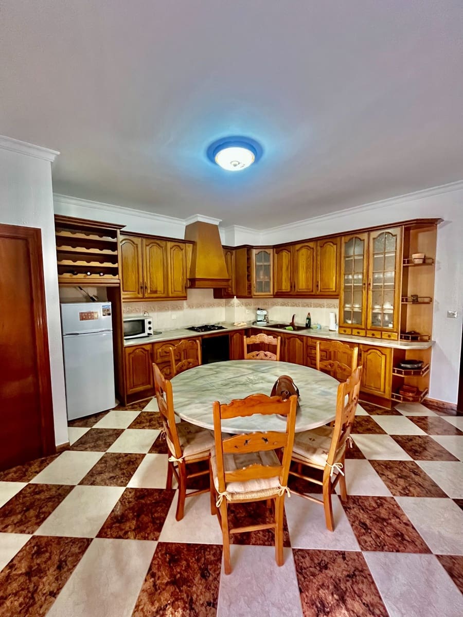 4 bedroom Flat for rent in Albox - € 700 (Ref: 10108953)