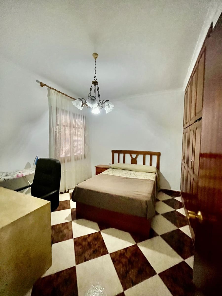 4 bedroom Flat for rent in Albox - € 700 (Ref: 10108953)