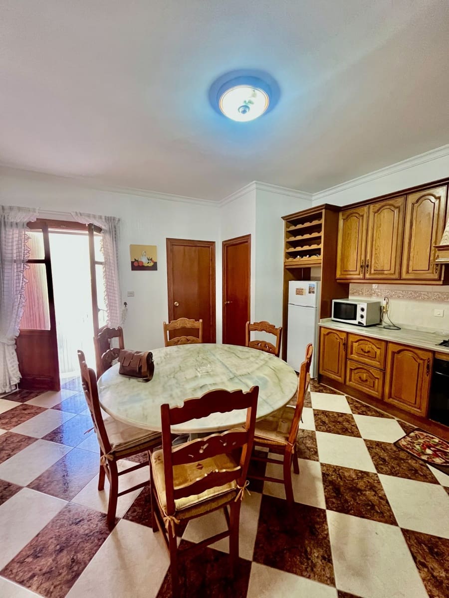 4 bedroom Flat for rent in Albox - € 700 (Ref: 10108953)