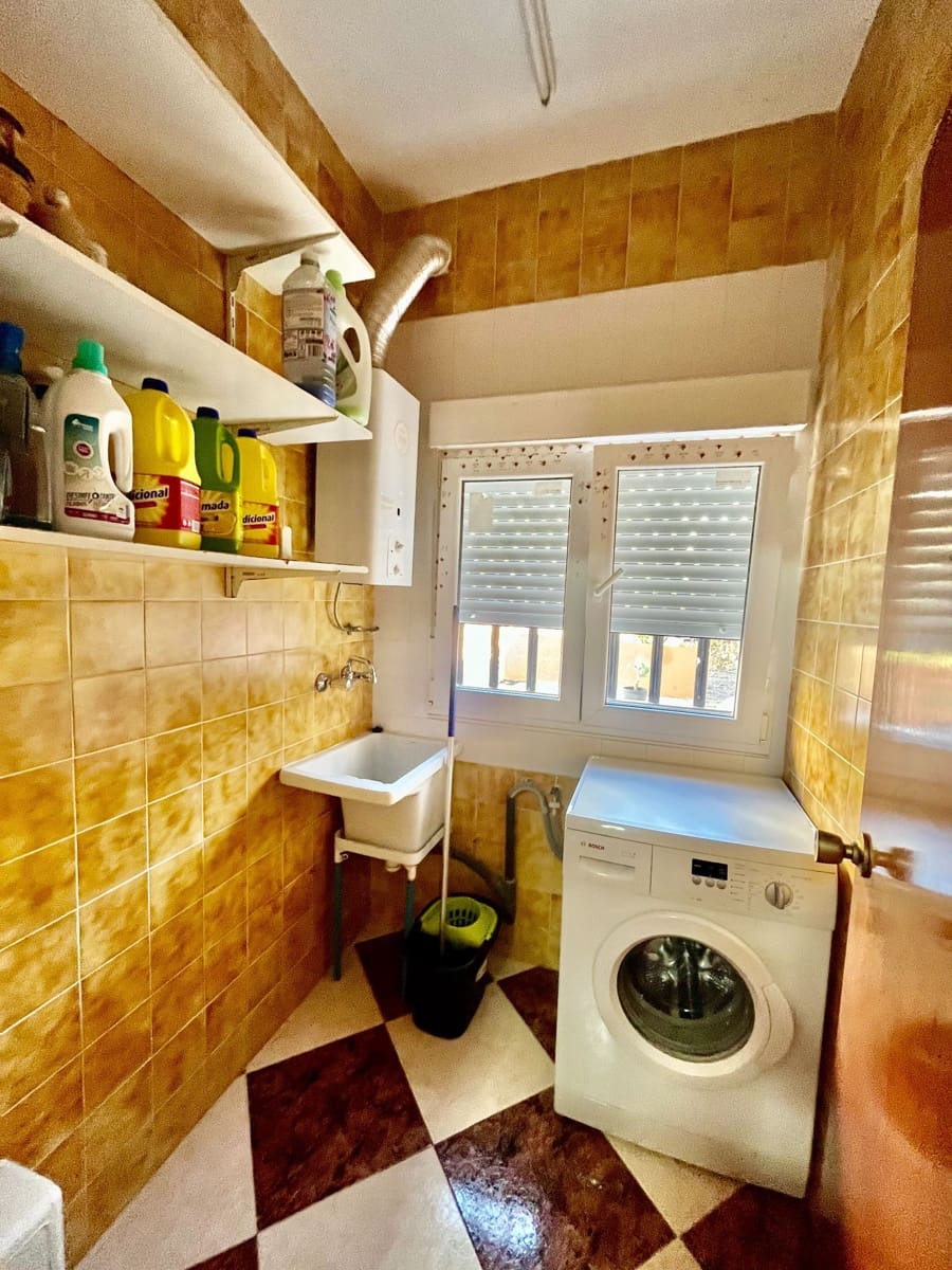4 bedroom Flat for rent in Albox - € 700 (Ref: 10108953)
