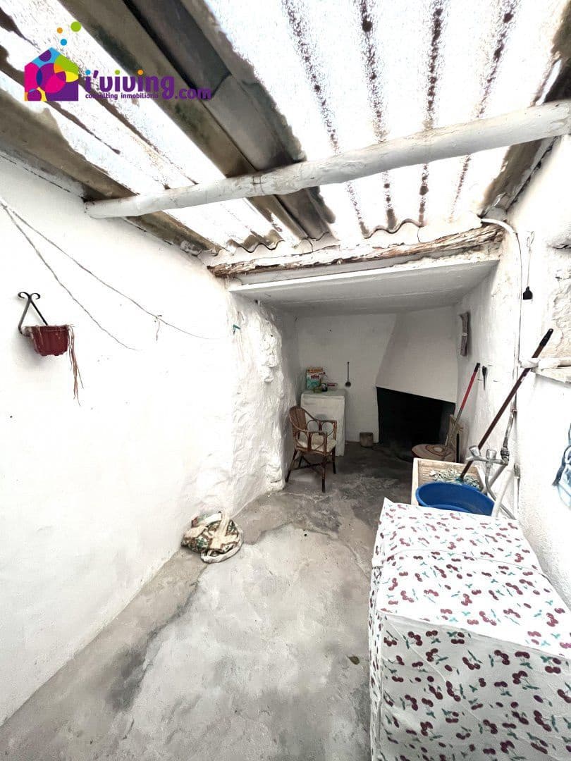 6 bedroom Villa for sale in Somontin - € 32,000 (Ref: 7848024)