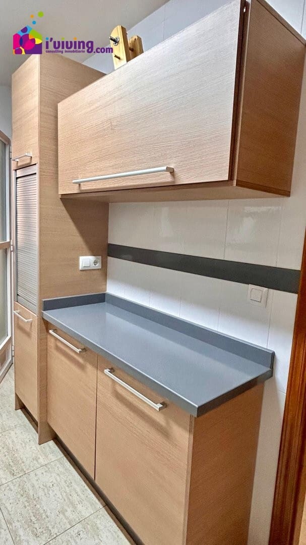 4 slaapkamer Flat te huur in Albox met garage - € 700 (Ref: 9385056)