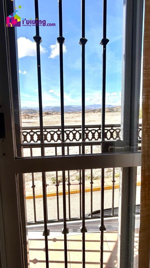 4 slaapkamer Flat te huur in Albox met garage - € 700 (Ref: 9385056)