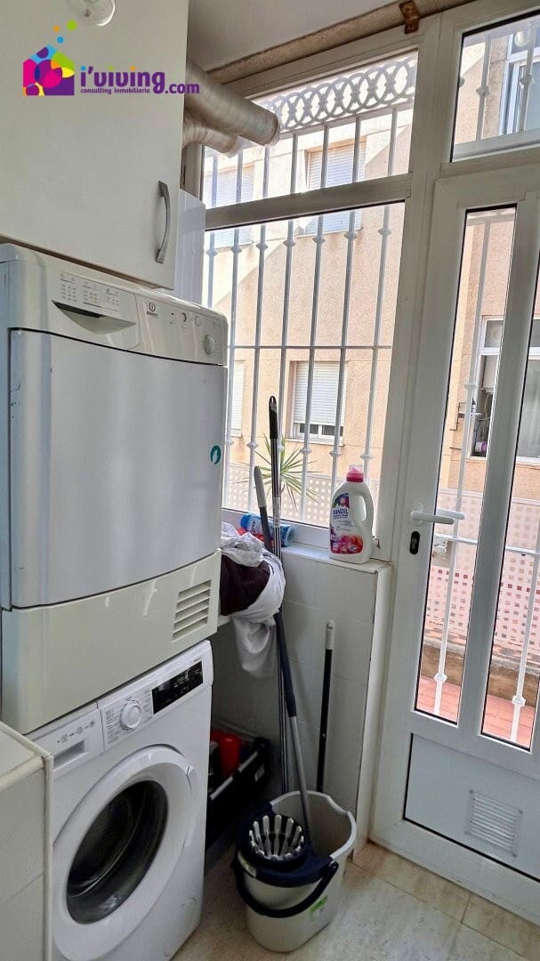 4 slaapkamer Flat te huur in Albox met garage - € 700 (Ref: 9385056)