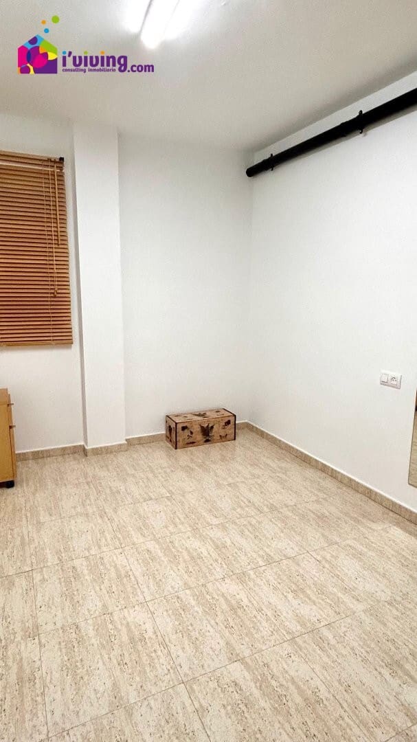 4 slaapkamer Flat te huur in Albox met garage - € 700 (Ref: 9385056)