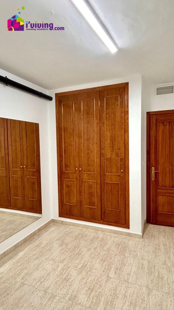 4 slaapkamer Flat te huur in Albox met garage - € 700 (Ref: 9385056)