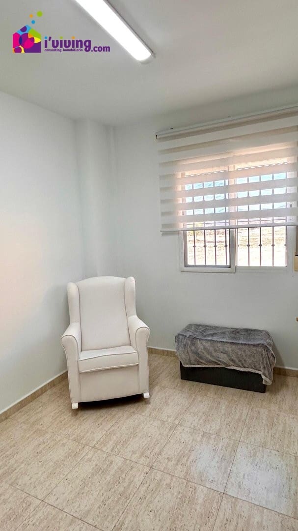 4 slaapkamer Flat te huur in Albox met garage - € 700 (Ref: 9385056)