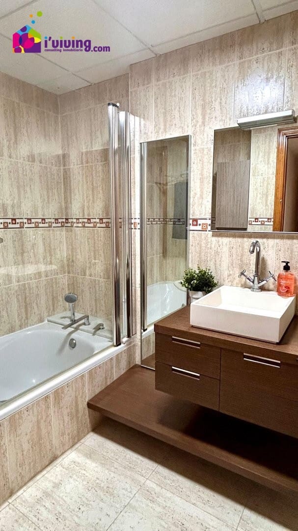 4 slaapkamer Flat te huur in Albox met garage - € 700 (Ref: 9385056)