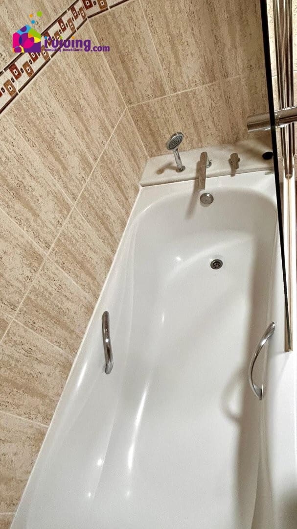 4 slaapkamer Flat te huur in Albox met garage - € 700 (Ref: 9385056)