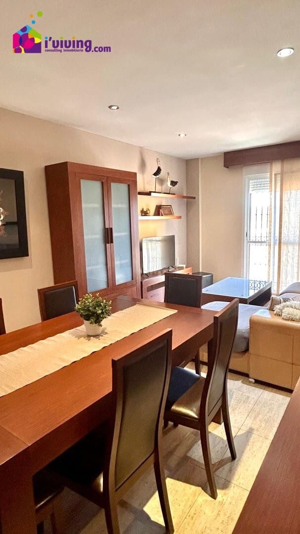 4 slaapkamer Flat te huur in Albox met garage - € 700 (Ref: 9385056)