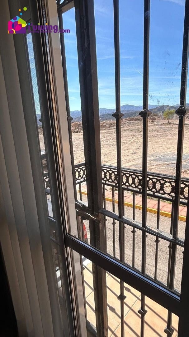 4 slaapkamer Flat te huur in Albox met garage - € 700 (Ref: 9385056)