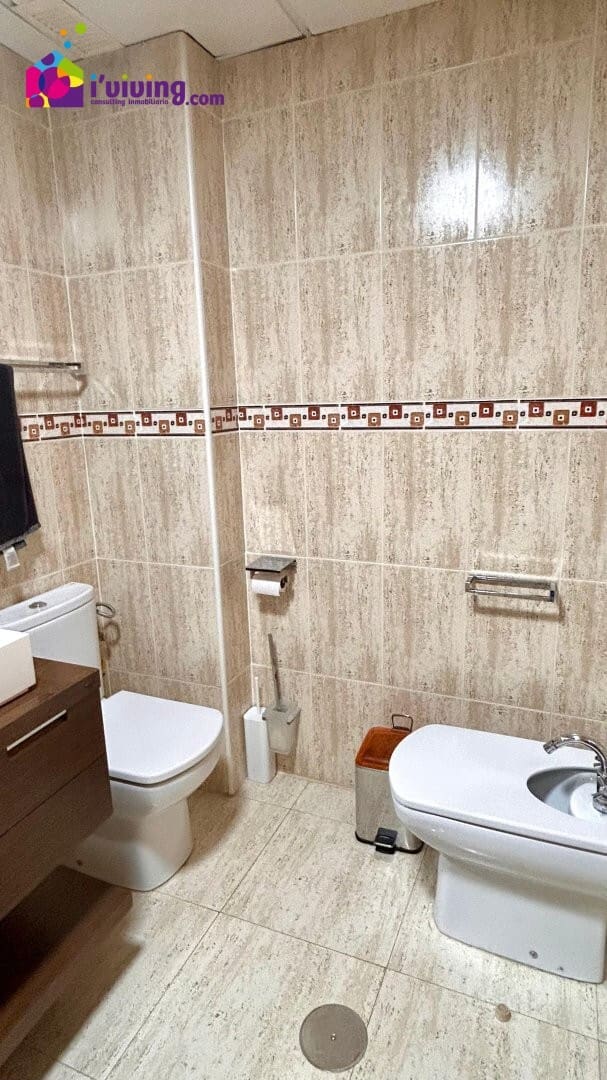 4 slaapkamer Flat te huur in Albox met garage - € 700 (Ref: 9385056)