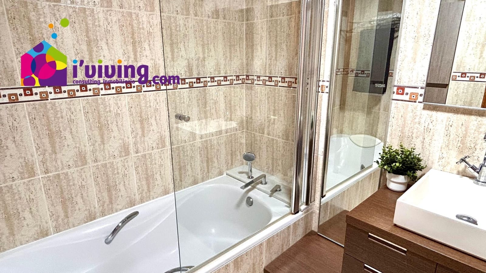 4 slaapkamer Flat te huur in Albox met garage - € 700 (Ref: 9385056)