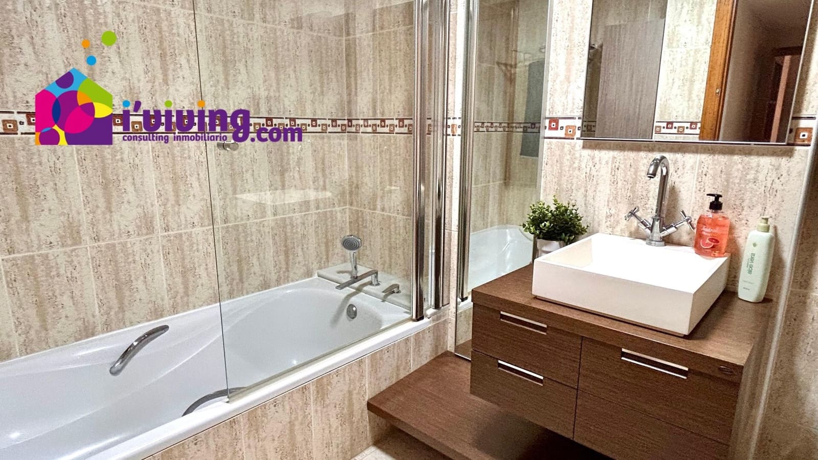 4 slaapkamer Flat te huur in Albox met garage - € 700 (Ref: 9385056)