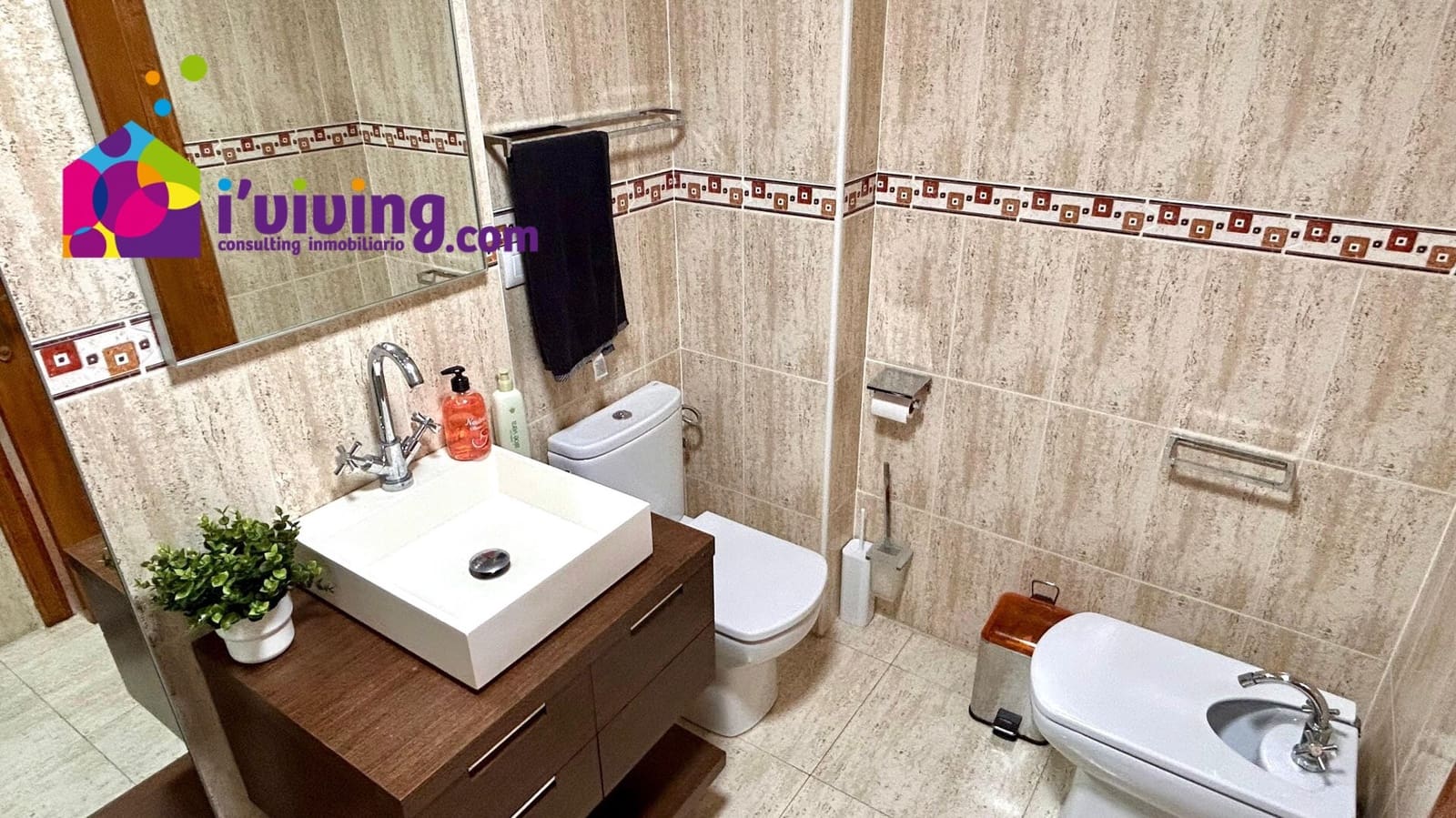 4 slaapkamer Flat te huur in Albox met garage - € 700 (Ref: 9385056)