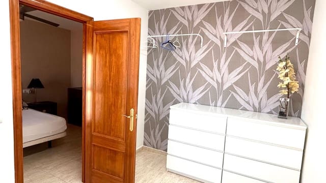 4 bedroom Flat for rent in Albox with garage - € 700 (Ref: 9385056)