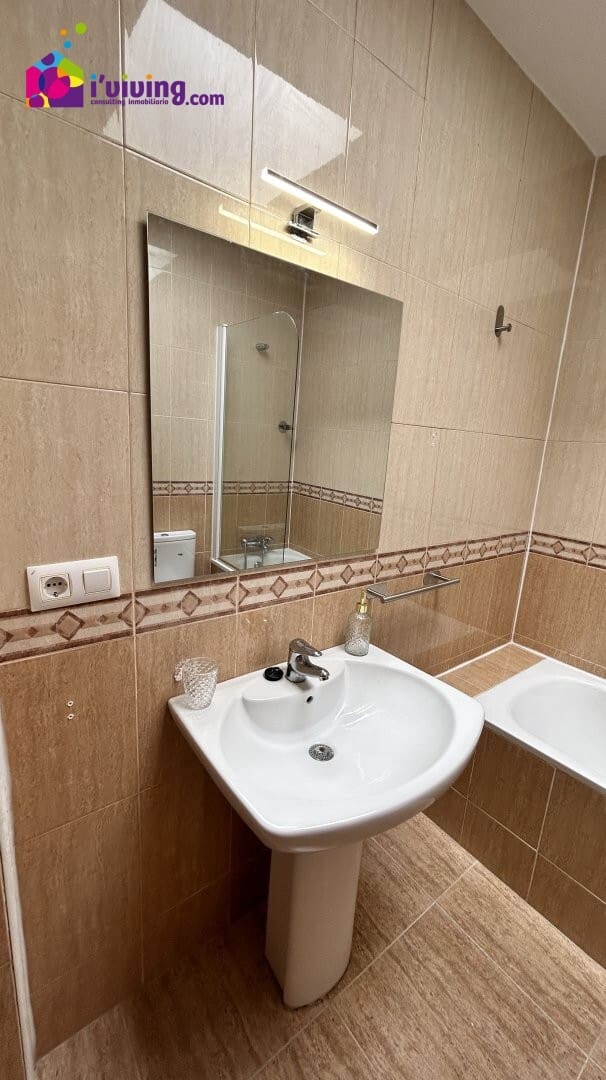 4 soveværelse Lejlighed til leje i La Alfoquia med garage - € 700 (Ref: 9410456)