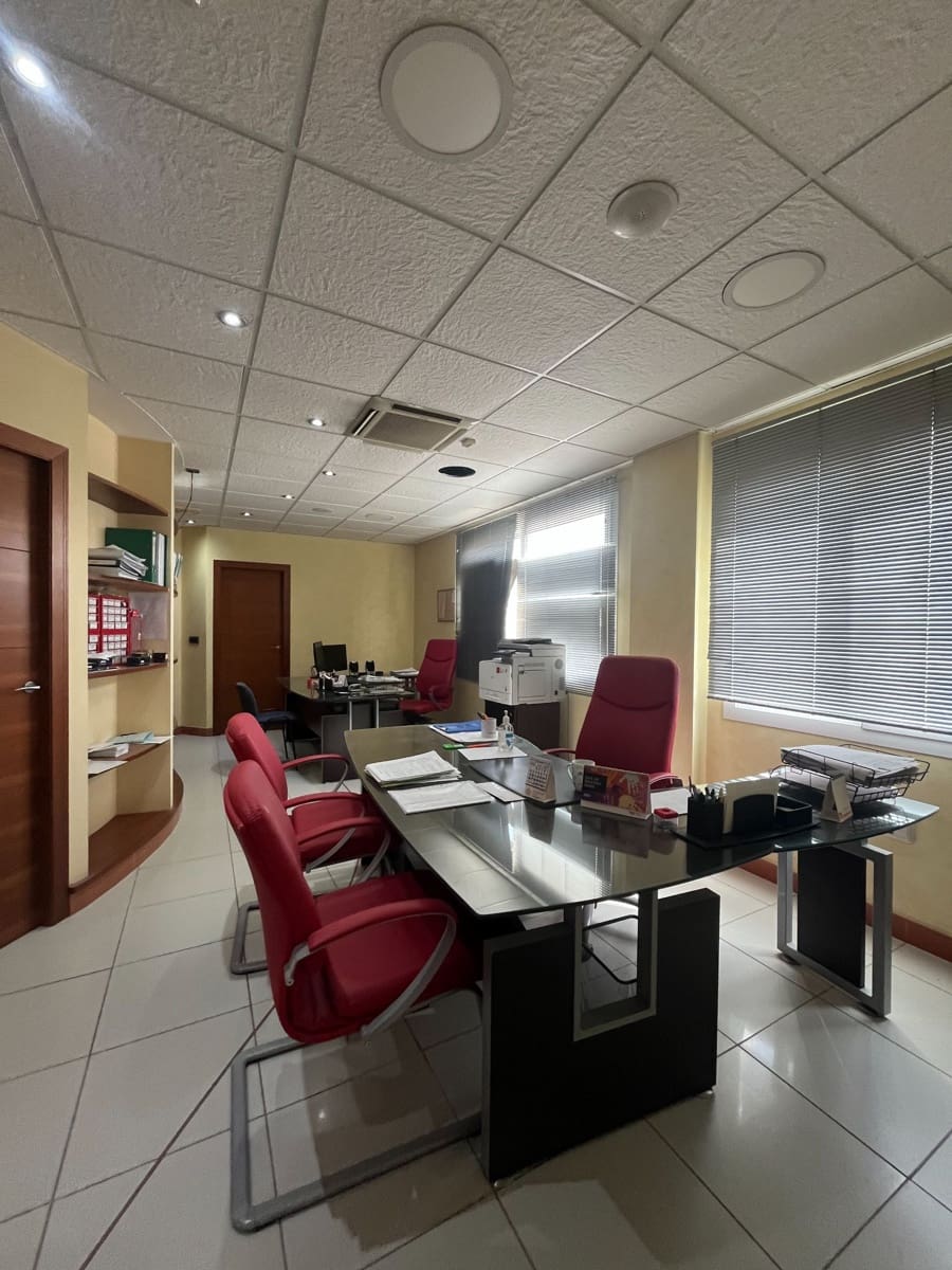 6 quarto Comercial para arrendar em Albox - 800 € (Ref: 9500550)