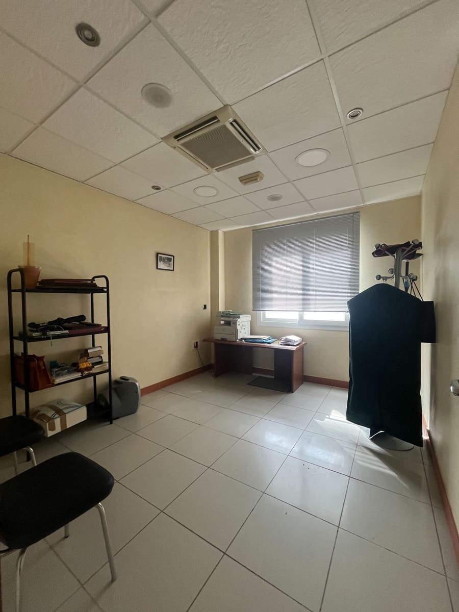 6 quarto Comercial para arrendar em Albox - 800 € (Ref: 9500550)