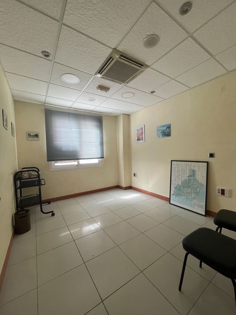 6 quarto Comercial para arrendar em Albox - 800 € (Ref: 9500550)