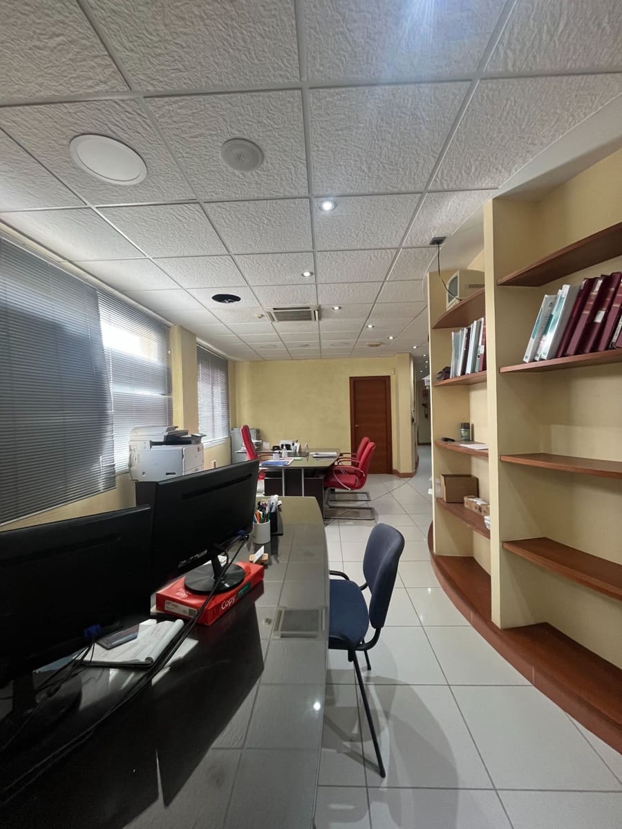 6 quarto Comercial para arrendar em Albox - 800 € (Ref: 9500550)