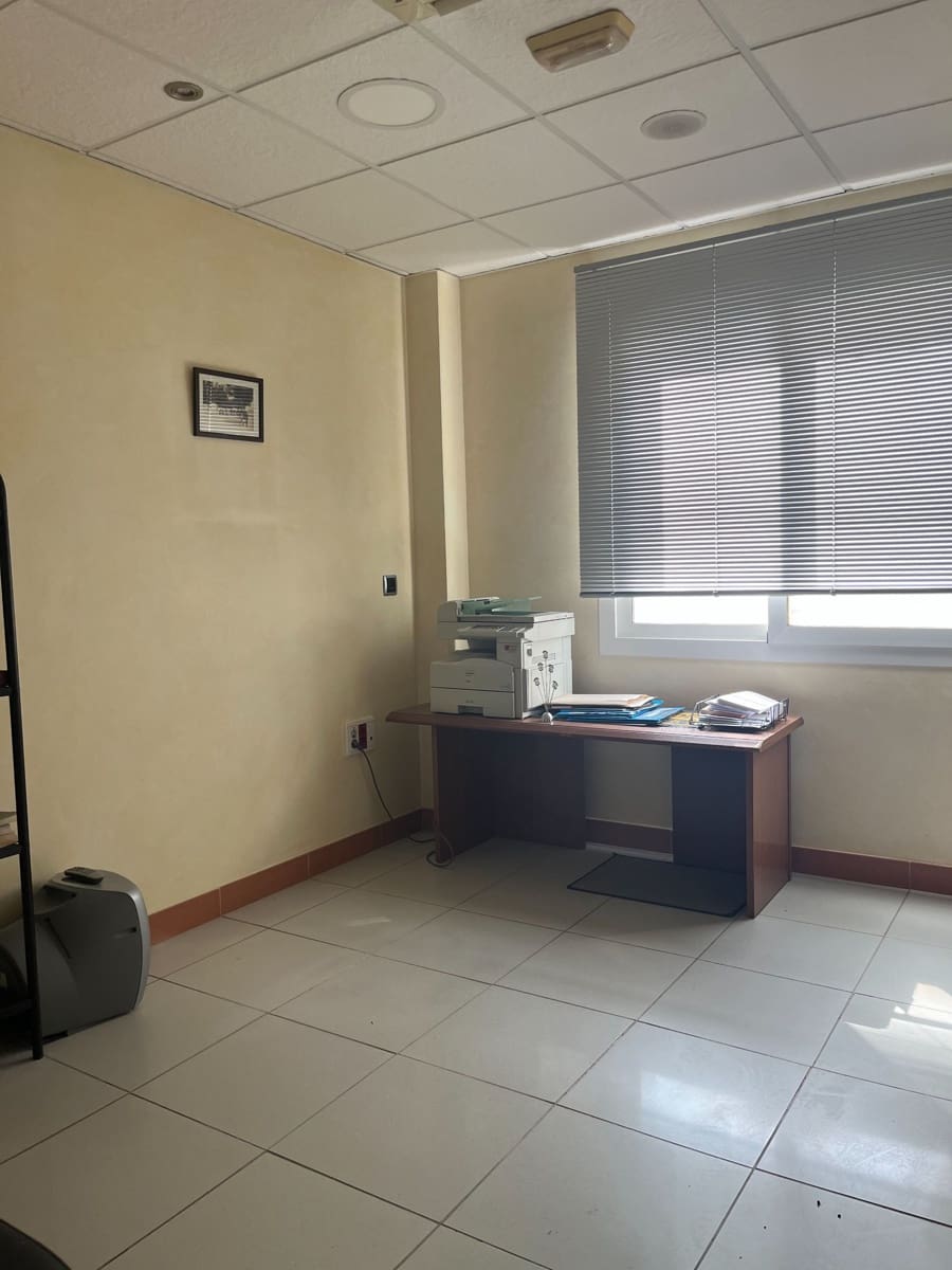 6 quarto Comercial para arrendar em Albox - 800 € (Ref: 9500550)