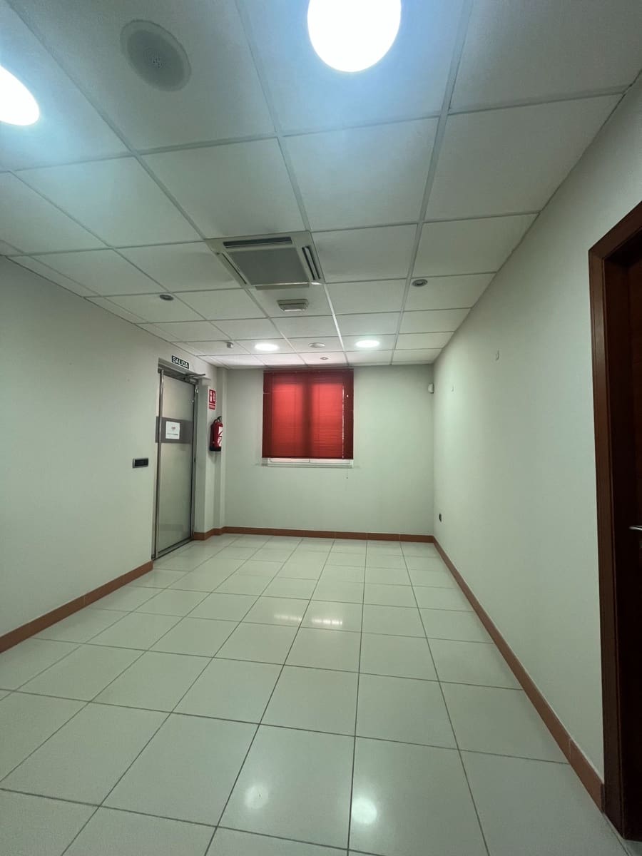 6 quarto Comercial para arrendar em Albox - 800 € (Ref: 9500550)