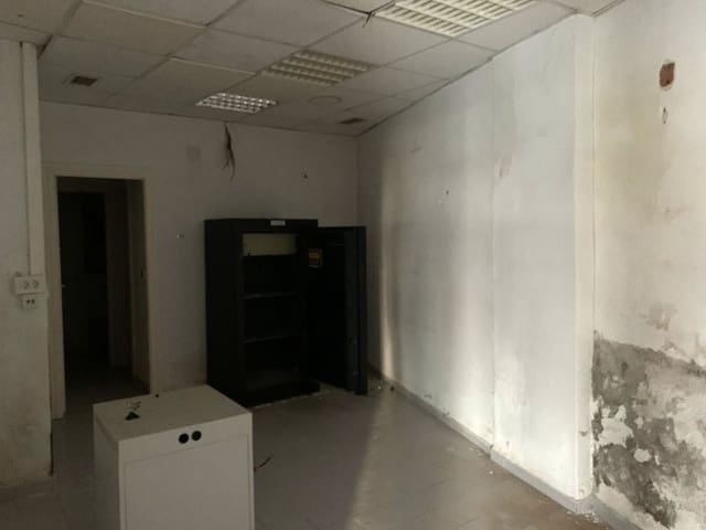 3 quarto Comercial para arrendar em Albox - 700 € (Ref: 9500553)
