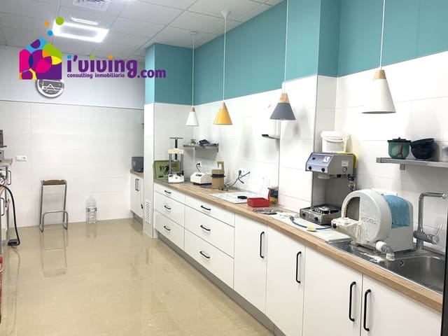 Local Comercial de 4 habitaciones en Albox en alquiler - 500 € (Ref: 9518518)