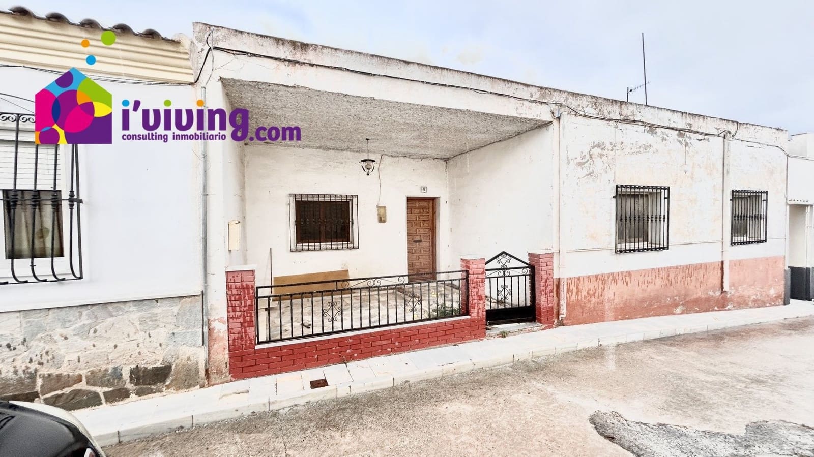 4 bedroom Villa for sale in Fines - € 65,000 (Ref: 9533310)