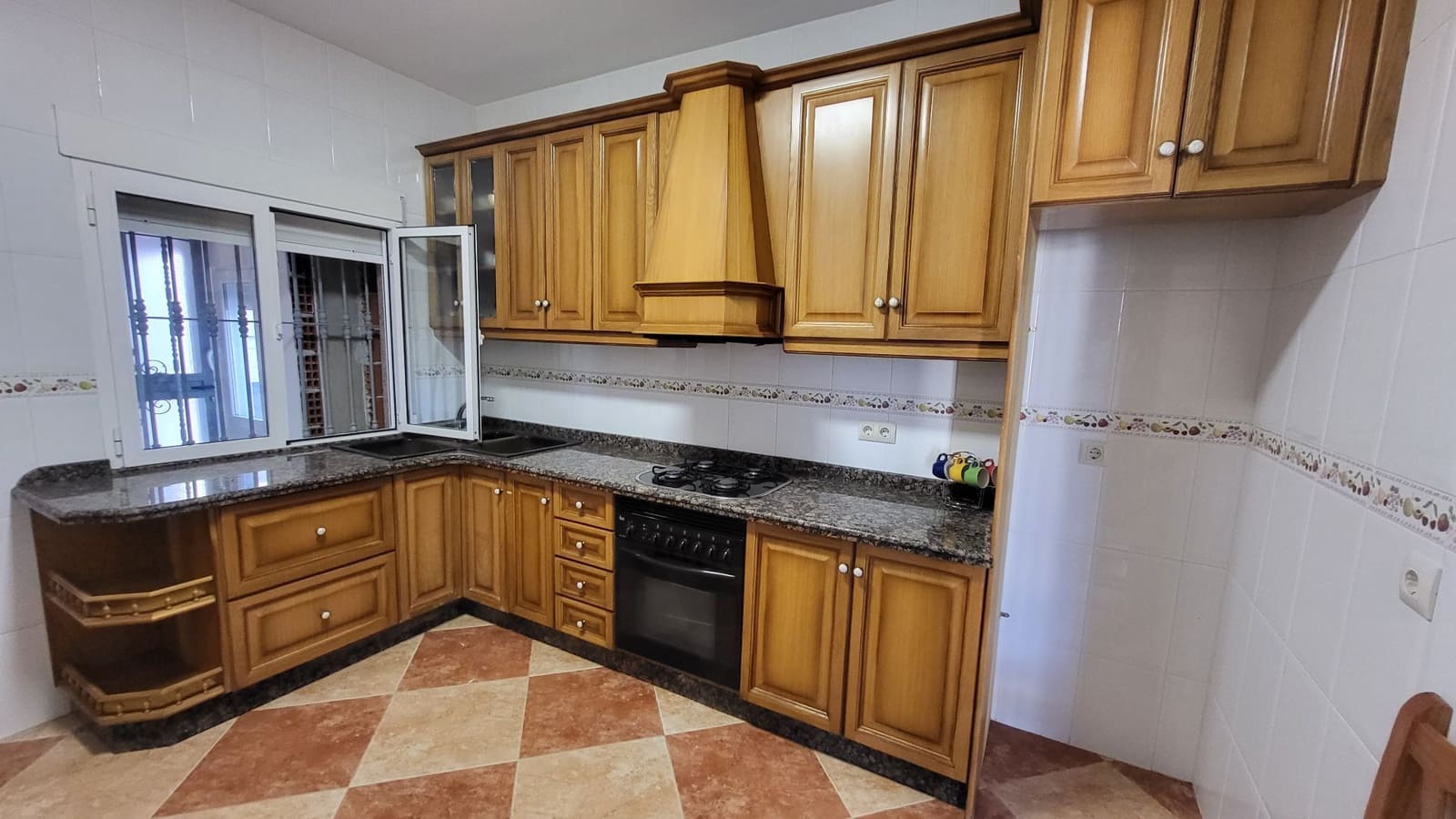 4 slaapkamer Villa te huur in Albox - € 850 (Ref: 9594739)