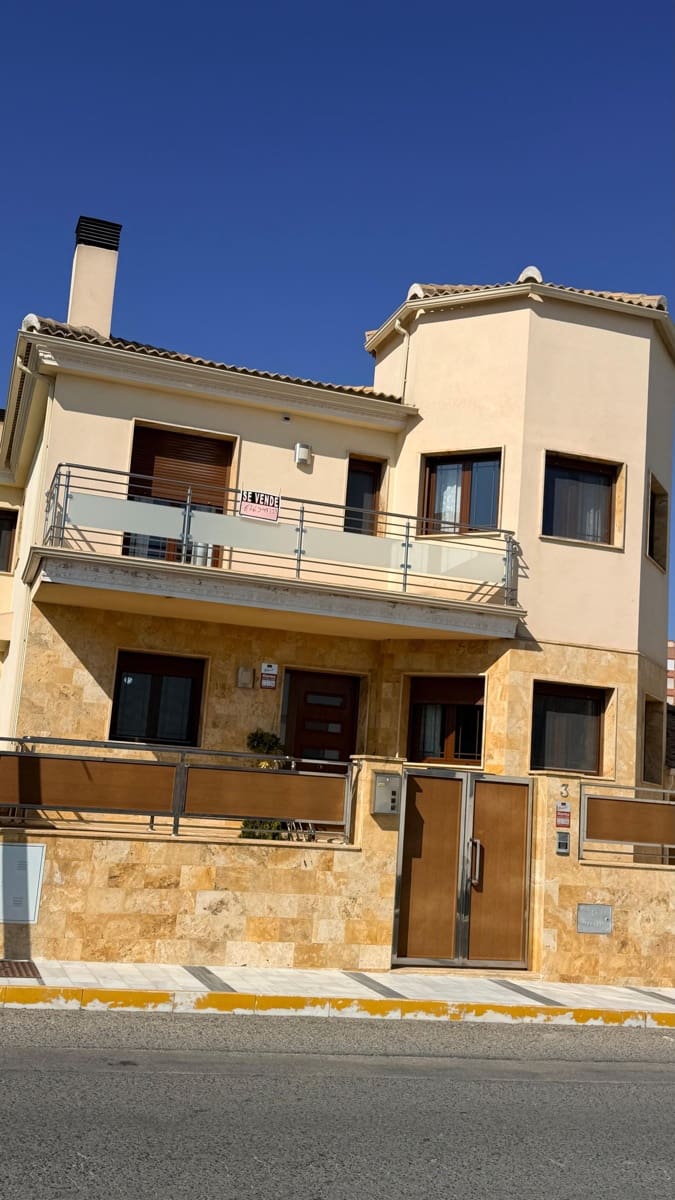 5 bedroom Villa for sale in Olula del Rio with garage - € 299,990 (Ref: 9719674)