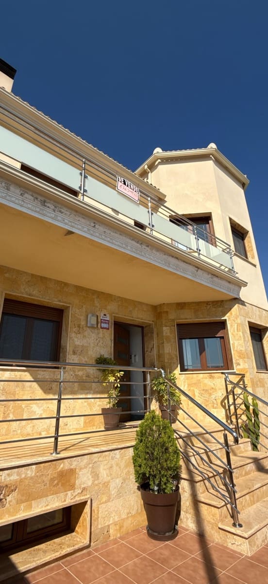 5 bedroom Villa for sale in Olula del Rio with garage - € 299,990 (Ref: 9719674)