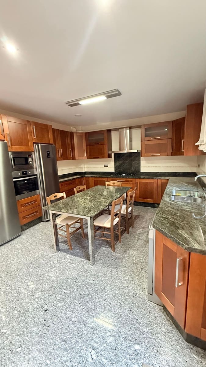 5 bedroom Villa for sale in Olula del Rio with garage - € 299,990 (Ref: 9719674)