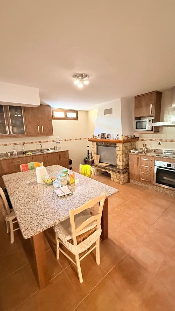 5 bedroom Villa for sale in Olula del Rio with garage - € 299,990 (Ref: 9719674)