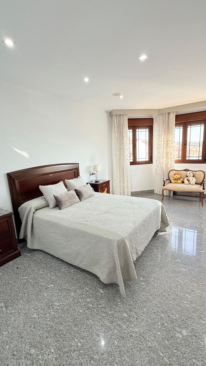 5 bedroom Villa for sale in Olula del Rio with garage - € 299,990 (Ref: 9719674)