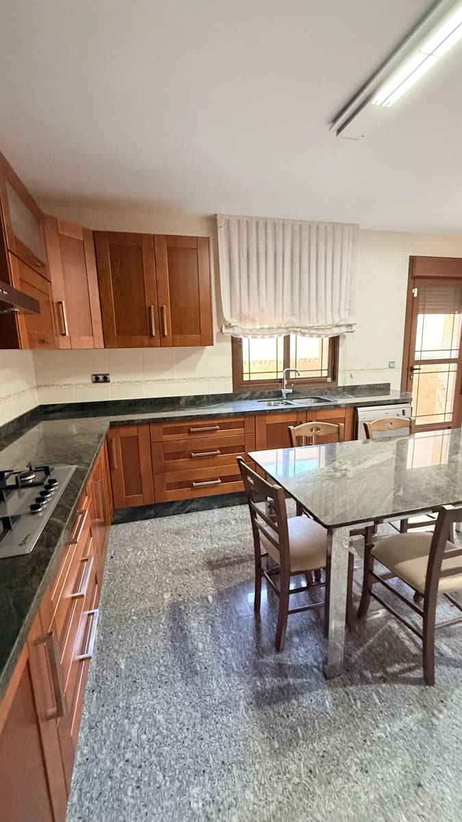 5 bedroom Villa for sale in Olula del Rio with garage - € 299,990 (Ref: 9719674)