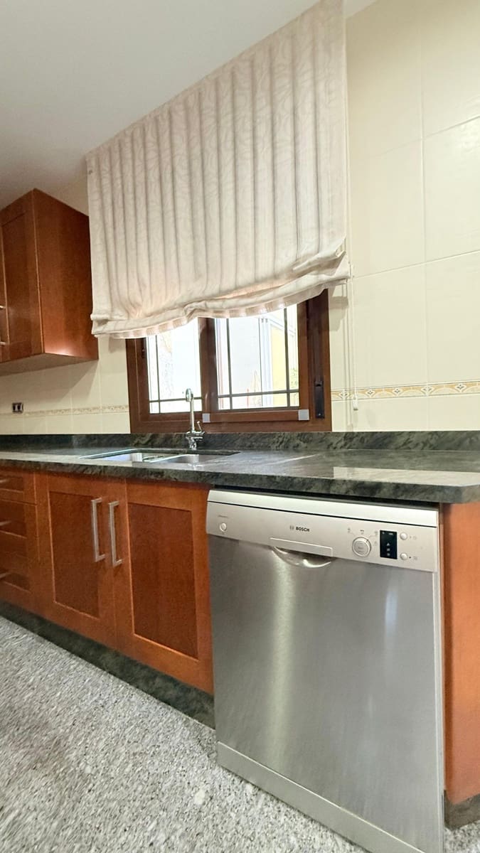 5 bedroom Villa for sale in Olula del Rio with garage - € 299,990 (Ref: 9719674)