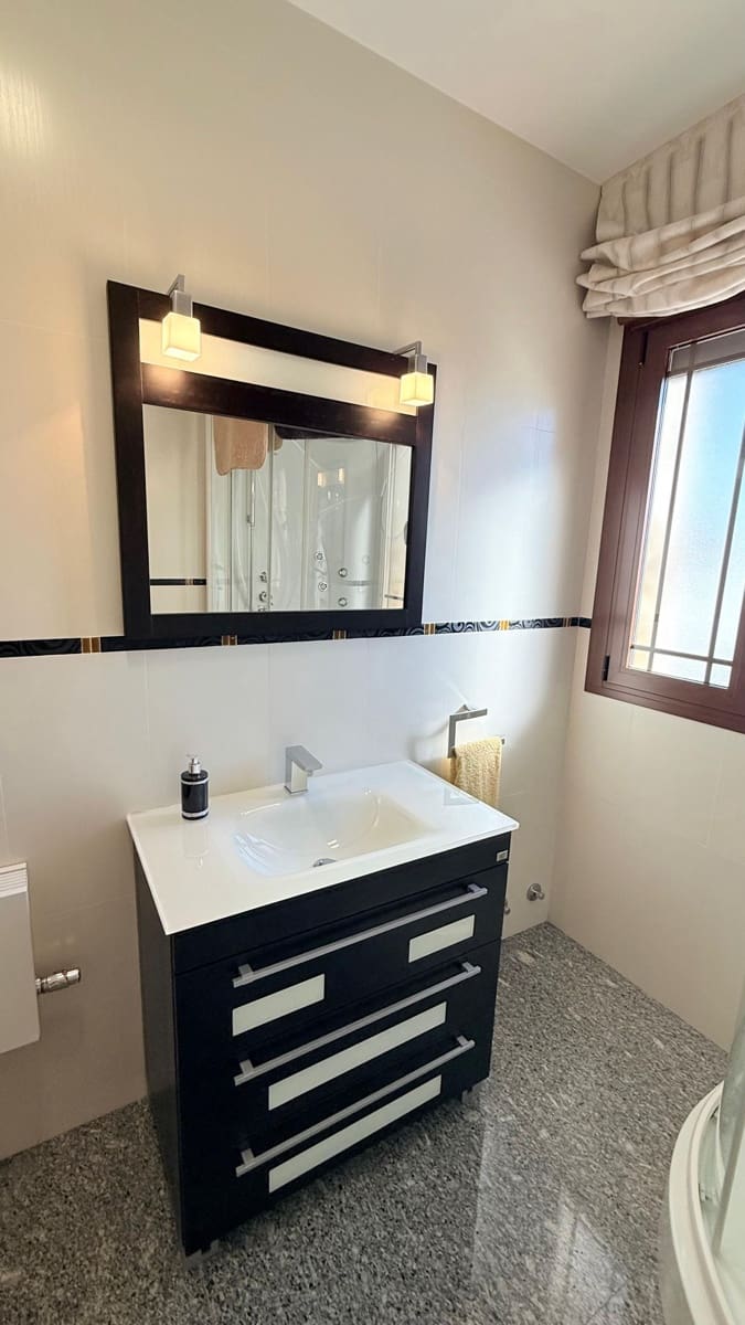 5 bedroom Villa for sale in Olula del Rio with garage - € 299,990 (Ref: 9719674)