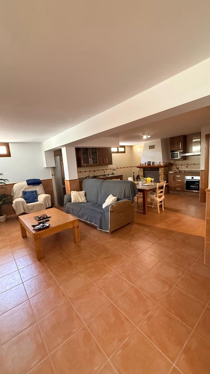 5 bedroom Villa for sale in Olula del Rio with garage - € 299,990 (Ref: 9719674)