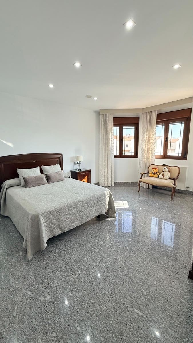 5 bedroom Villa for sale in Olula del Rio with garage - € 299,990 (Ref: 9719674)