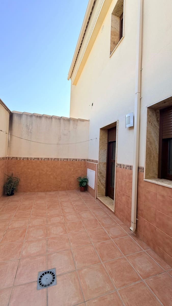 5 bedroom Villa for sale in Olula del Rio with garage - € 299,990 (Ref: 9719674)