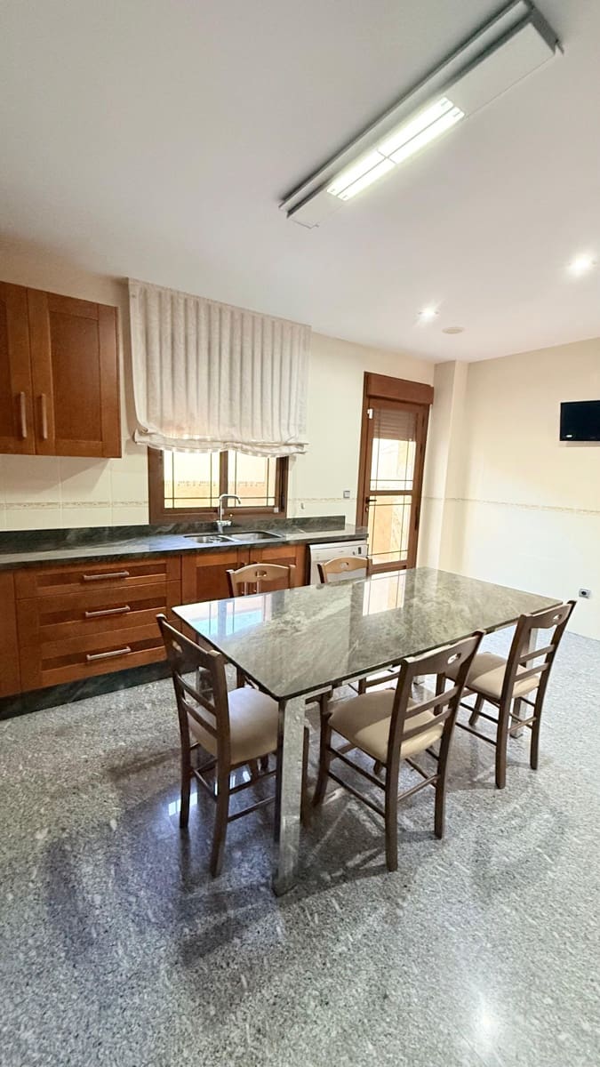 5 bedroom Villa for sale in Olula del Rio with garage - € 299,990 (Ref: 9719674)